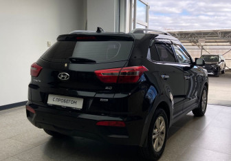 Подержанный автомобиль Hyundai Creta 2019 года (5 фото)