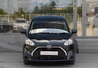 Подержанный автомобиль Toyota Sienta 2019 года (2 фото)