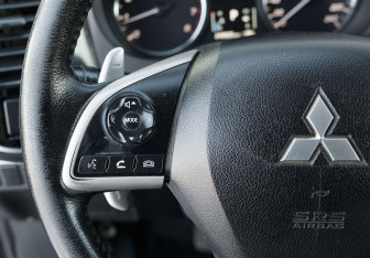 Подержанный автомобиль Mitsubishi Outlander 2013 года (12 фото)