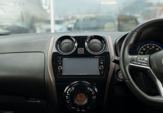 Подержанный автомобиль Nissan Note 2017 года (13 фото)