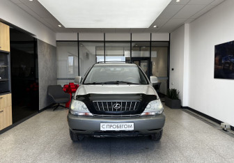 Подержанный автомобиль Lexus RX 2002 года (2 фото)