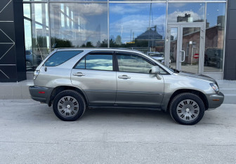 Подержанный автомобиль Lexus RX 2001 года (4 фото)