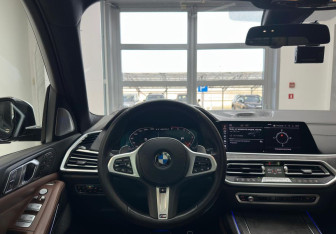 Подержанный автомобиль BMW X7 2019 года (21 фото)