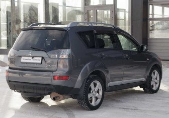 Подержанный автомобиль Mitsubishi Outlander 2008 года (5 фото)