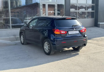 Подержанный автомобиль Mitsubishi ASX 2012 года (13 фото)