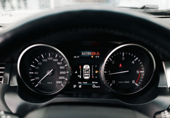 Подержанный автомобиль Land Rover Range Rover Evoque 2012 года (13 фото)