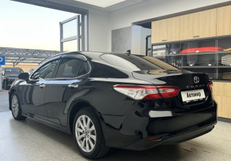 Подержанный автомобиль Toyota Camry Sedan 2018 года (6 фото)