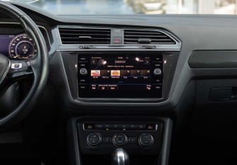 Подержанный автомобиль Volkswagen Tiguan 2018 года (14 фото)