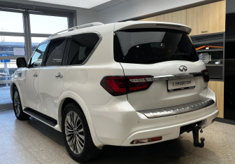 Подержанный автомобиль Infiniti QX80 2018 года (6 фото)
