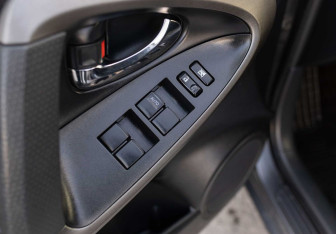 Подержанный автомобиль Toyota RAV4 2012 года (18 фото)