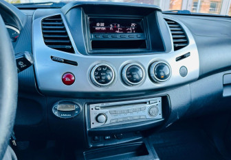 Подержанный автомобиль Mitsubishi L200 2015 года (3 фото)