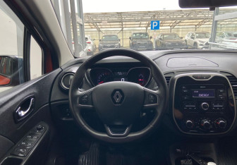 Подержанный автомобиль Renault Kaptur 2018 года (10 фото)