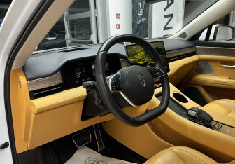 Подержанный автомобиль AITO M5 2023 года (13 фото)