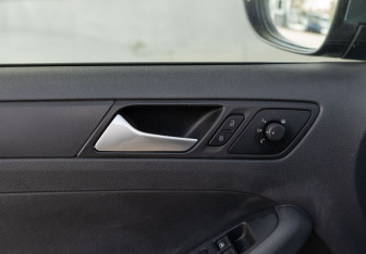 Подержанный автомобиль Volkswagen Jetta Sedan 2013 года (16 фото)