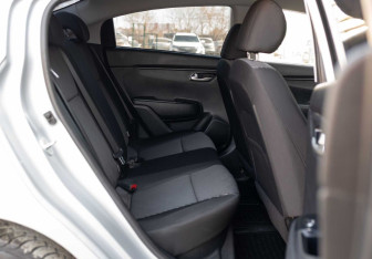 Подержанный автомобиль Kia Rio Sedan 2017 года (17 фото)