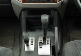 Подержанный автомобиль Mitsubishi Pajero 2003 года (14 фото)