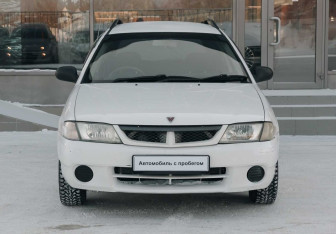 Подержанный автомобиль Nissan Wingroad 2000 года (2 фото)
