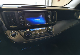 Подержанный автомобиль Toyota RAV4 2018 года (11 фото)
