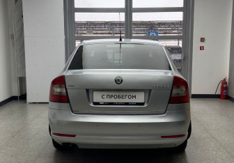 Подержанный автомобиль Skoda Octavia Liftback 2009 года (5 фото)