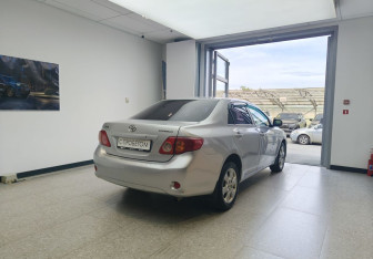 Подержанный автомобиль Toyota Corolla Sedan 2010 года (4 фото)