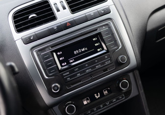 Подержанный автомобиль Volkswagen Polo Sedan 2017 года (14 фото)