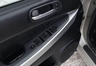 Подержанный автомобиль Mazda CX-7 2008 года (16 фото)