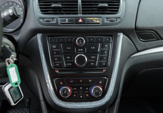 Подержанный автомобиль Opel Mokka 2014 года (14 фото)