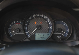 Подержанный автомобиль Toyota Corolla Sedan 2013 года (13 фото)