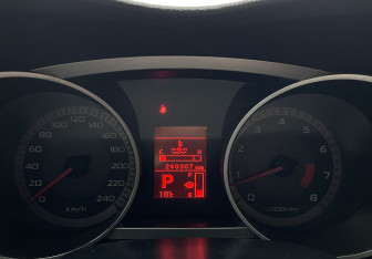 Подержанный автомобиль Mitsubishi Outlander 2008 года (12 фото)
