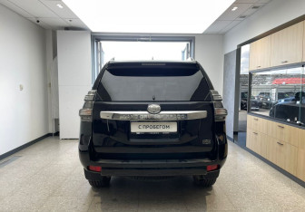 Подержанный автомобиль Toyota Land Cruiser Prado 2017 года (6 фото)