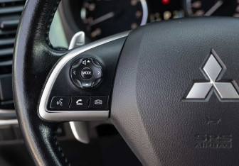 Подержанный автомобиль Mitsubishi Outlander 2014 года (12 фото)