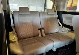 Подержанный автомобиль Toyota Vellfire 2019 года (15 фото)