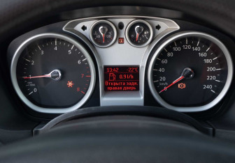 Подержанный автомобиль Ford Focus Hatchback 2011 года (11 фото)