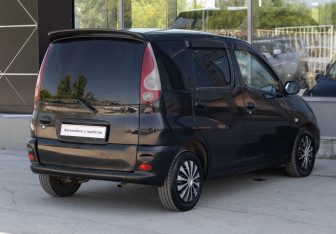 Подержанный автомобиль Toyota FunCargo 1999 года (5 фото)