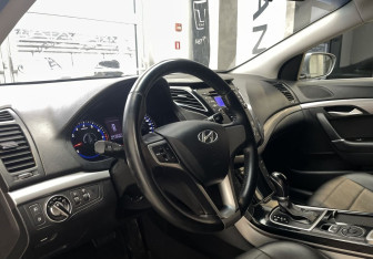 Подержанный автомобиль Hyundai i40 Sedan 2013 года (9 фото)