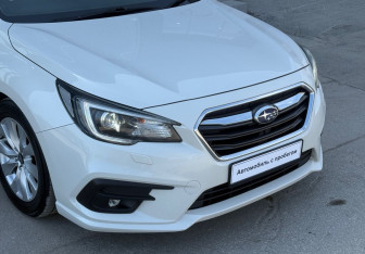 Подержанный автомобиль Subaru Legacy Sedan 2018 года (10 фото)