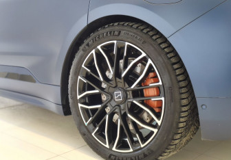 Подержанный автомобиль Zeekr 001 2023 года (7 фото)