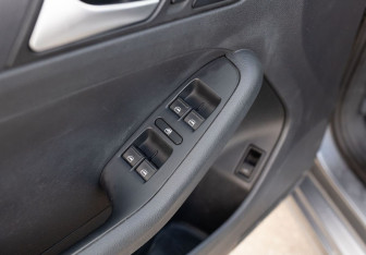 Подержанный автомобиль Volkswagen Jetta Sedan 2013 года (15 фото)