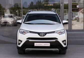 Подержанный автомобиль Toyota RAV4 2017 года (2 фото)