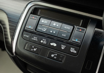 Подержанный автомобиль Honda Stepwgn 2016 года (16 фото)