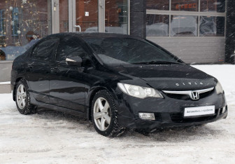 Подержанный автомобиль Honda Civic Sedan 2006 года (3 фото)