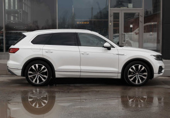 Подержанный автомобиль Volkswagen Touareg 2021 года (4 фото)