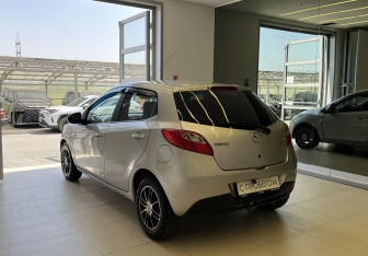 Подержанный автомобиль Mazda Demio 2007 года (6 фото)