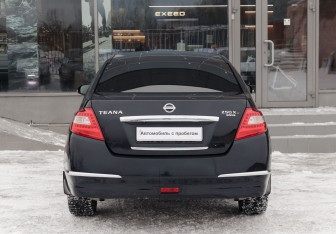Подержанный автомобиль Nissan Teana 2010 года (6 фото)