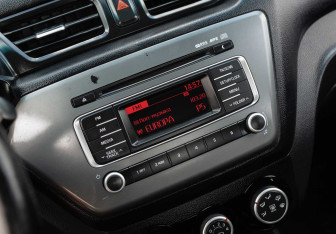 Подержанный автомобиль Kia Rio Sedan 2015 года (14 фото)