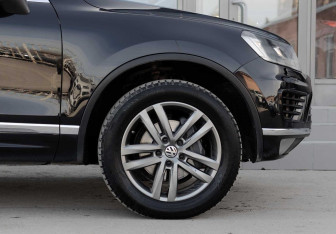 Подержанный автомобиль Volkswagen Touareg 2017 года (9 фото)