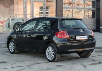 Подержанный автомобиль Toyota Auris Hatchback 2009 года (7 фото)