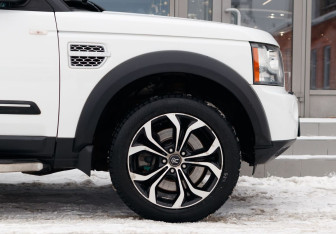 Подержанный автомобиль Land Rover Discovery 2013 года (9 фото)