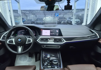 Подержанный автомобиль BMW X7 2020 года (8 фото)