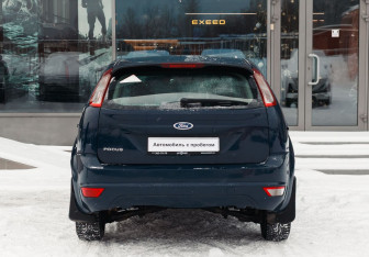 Подержанный автомобиль Ford Focus Hatchback 2011 года (6 фото)